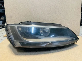 Vw Jetta  6 normal headlight  5c8 halogen