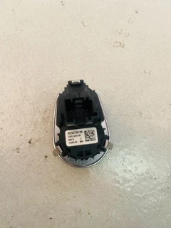 Mw 1 serie m140i 3 0 24v start stop switchwith part number 9250734