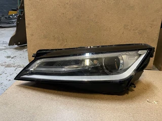 Audi TT  TTS  front headlight bi xenon 8so