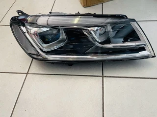 Volkswagen Touareg headlight 2014