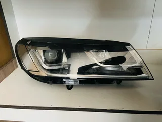 VW Volkswagen Touareg Right HID Xenon Headlight 2015-2018