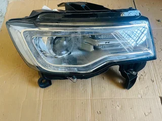 Jeep grand Cherokee headlight