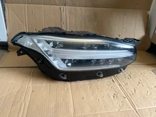 Volvo XC90 headlight