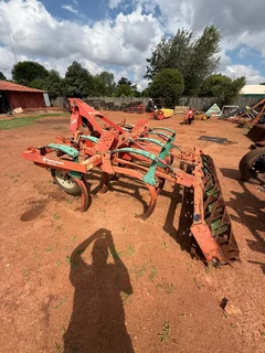 CLC Kerverneland - 9 Tand Ripper with roller