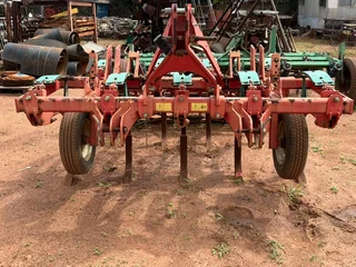 CLC Kerverneland - 9 Tand Ripper with roller