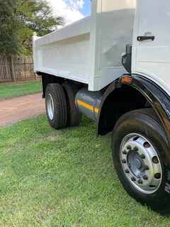 Merc-Benz 6m Tipper Truck