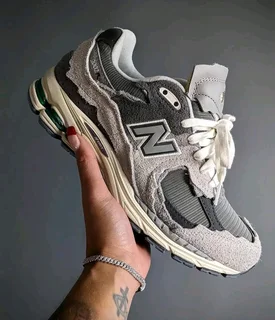 New Balance 2002R