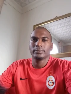 Im a code 14/ 10/ 8 PDP driver with passport seeking employment urgently