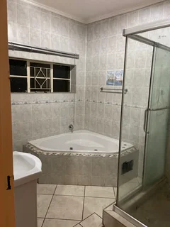 LARGE BEAUTIFUL HOUSE TO RENT