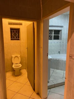 LARGE BEAUTIFUL HOUSE TO RENT