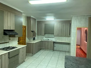 LARGE BEAUTIFUL HOUSE TO RENT