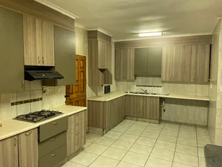 LARGE HOME TO RENT (Gerdview - Primrose)