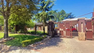 Semi-furnished garden cottage