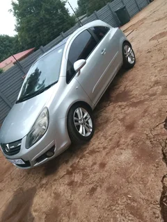 Opel corsa d 1.4 2008 model