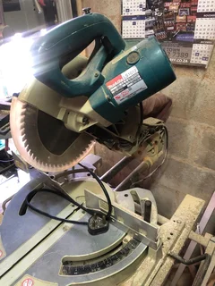 Makita compound saw