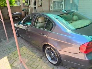 2005 BMW 3 Series Sedan