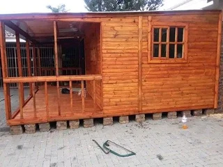 Wendyhouses and loghomes