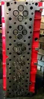 Reconditioned truck cylinder heads