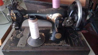 Singer Manual Sewing Machine(Needs Servicing)