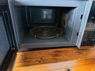 Hisense 24L Microwave