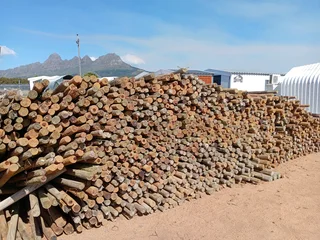 Hi I&#39;m selling treated CCA green poles 2.1m 60/70mm