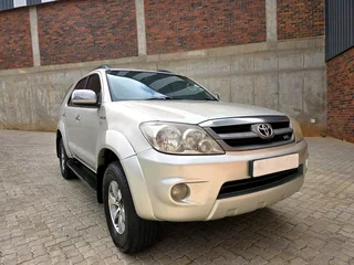 Toyota Fortuner v6 4.0