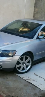 Volvo head light left  side, still in good condition