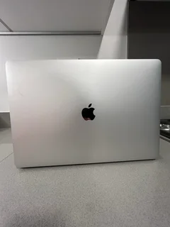 Neat 2017 MacBook Pro 256GB intel Core i7