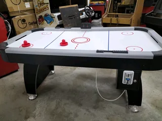 Air hockey table brand new coin R9999