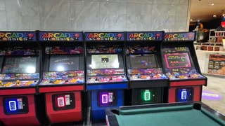 Arcade amusement machine coin