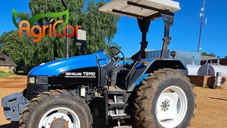 2002 New Holland TS110 TRD1091