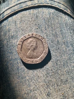 1983 Queen Elizabeth II D.G R.E.G .F.D Twenty Pence