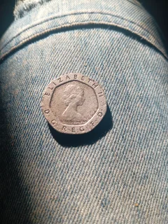 1983 Queen Elizabeth II D.G R.E.G .F.D Twenty Pence