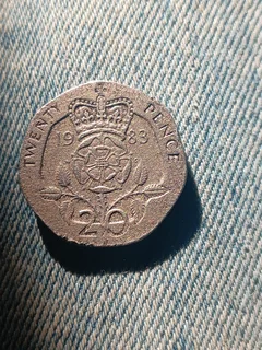 1983 Queen Elizabeth II D.G R.E.G .F.D Twenty Pence