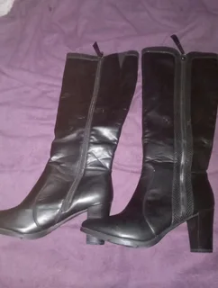 Women's leather boots