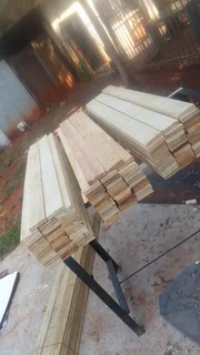 Pallet striped planks in bundles