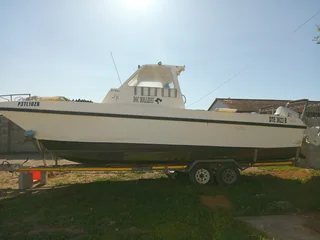 Butt Cat 28ft with commercial fishing license brand new Suzuki motors (20hours)