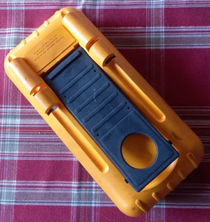 FLUKE 88 MULTI CAPABILITY AUTOMOTIVE METER AS NEW WITH ALL PAPERWORK AND CARRY CASE.