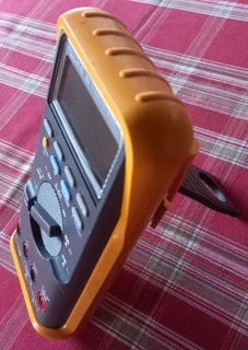 FLUKE 88 MULTI CAPABILITY AUTOMOTIVE METER AS NEW WITH ALL PAPERWORK AND CARRY CASE.