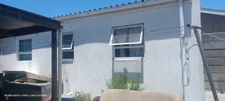 Flat - Ad posted by Waqor Edwards