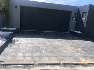 Rockface Paving slabs on Sale