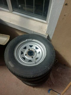 Nissan 1400 rims