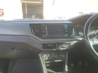 Airbags and dashboard