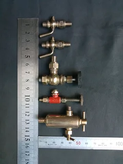Model steam locomotive valves