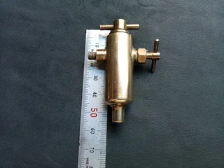 Model steam locomotive valves