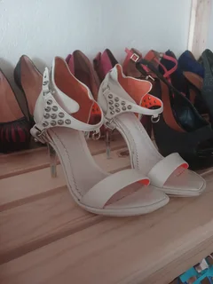 Second hand heels 1
