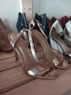 Second hand shoes 7