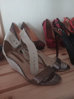 Second hand shoes 7