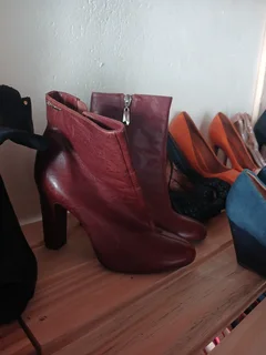 Second hand shoes 7