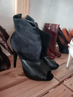 Second hand shoes 7